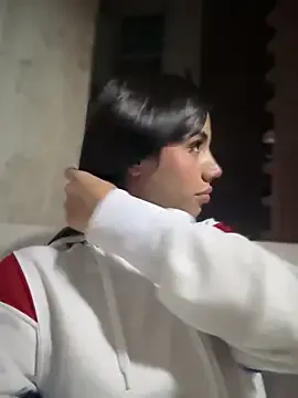 Laura-Khalifa Image 19