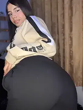 Laura-Khalifa Image 7