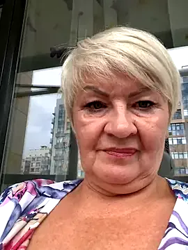 Awesomelusty – webcam model profile photo Image 10