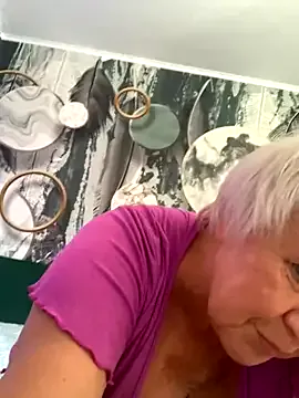 Awesomelusty – webcam model profile photo Image 5