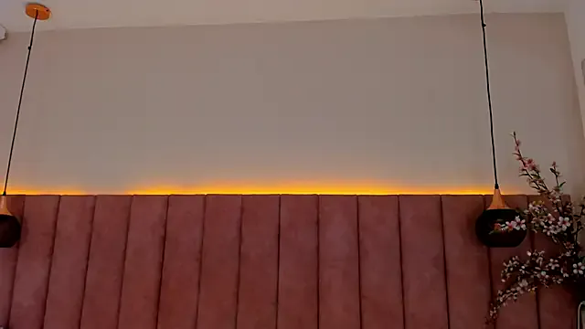 Mia--meow – webcam model profile photo Image 2