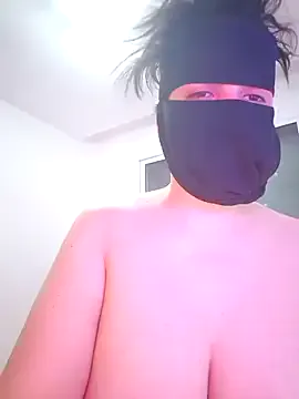 LiaWest – webcam model profile photo Image 2