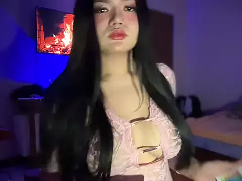 _Alicee_1 – webcam model profile photo Image 2