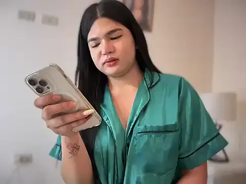 _Alicee_1 – webcam model profile photo Image 4