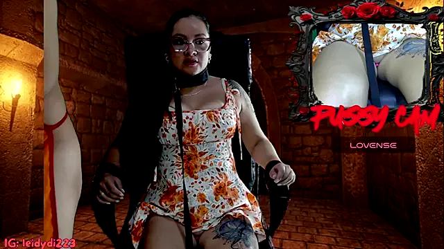 roouse – webcam model profile photo Image 12