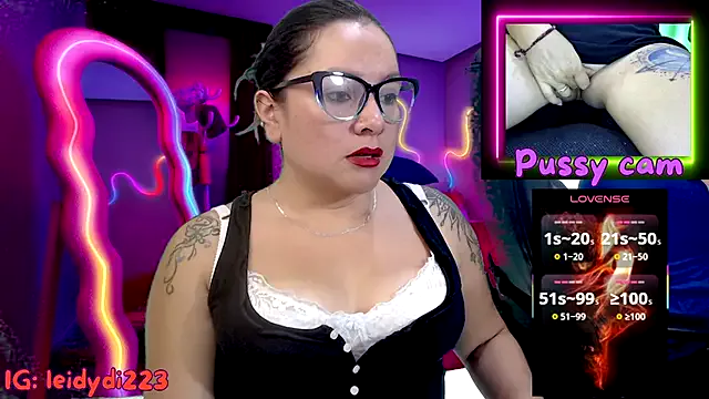 roouse – webcam model profile photo Image 13
