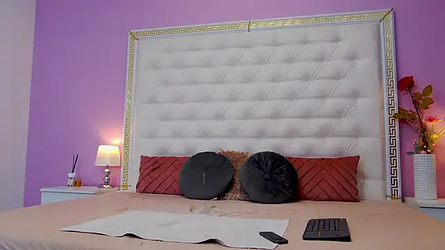 roouse – webcam model profile photo Image 18