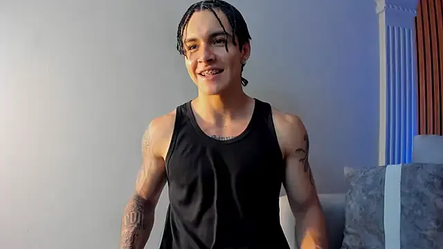 roouse – webcam model profile photo Image 6