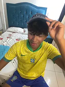 roouse – webcam model profile photo Image 12