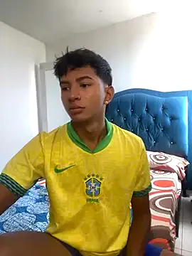 roouse – webcam model profile photo Image 16