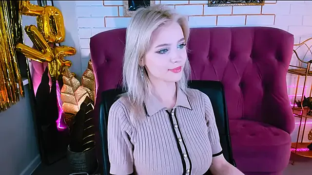 Yui-Ch – webcam model profile photo Image 10