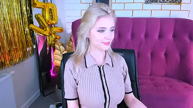 Yui-Ch – webcam model profile photo Image 12