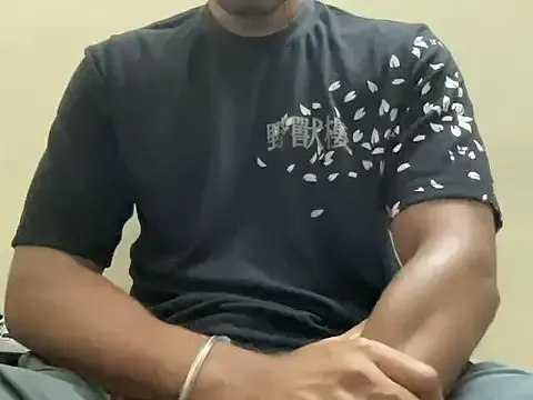 roouse – webcam model profile photo Image 7