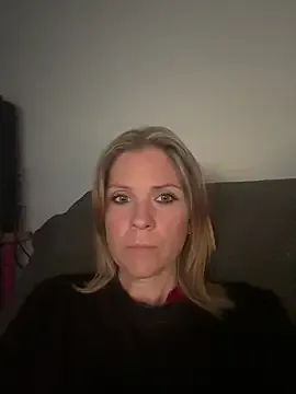 NoraTello – webcam model profile photo Image 10