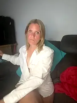 NoraTello – webcam model profile photo Image 12