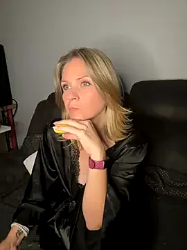 NoraTello – webcam model profile photo Image 17