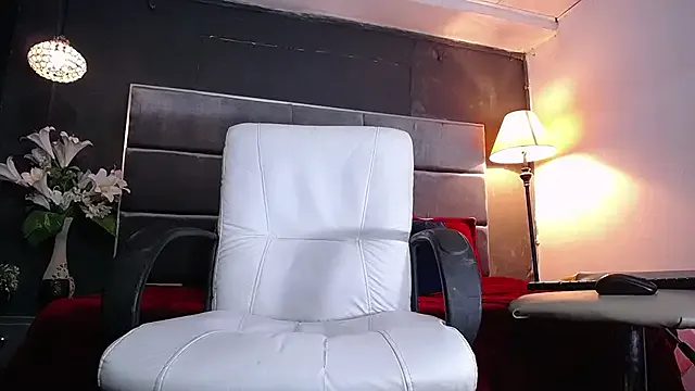 roouse – webcam model profile photo Image 18