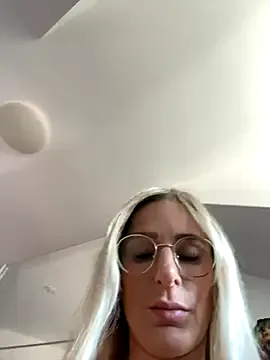 Sofiyaa_39 – webcam model profile photo Image 16