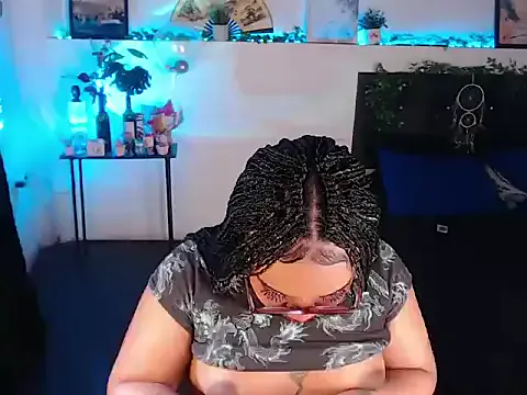 Yui-Ch – webcam model profile photo Image 17