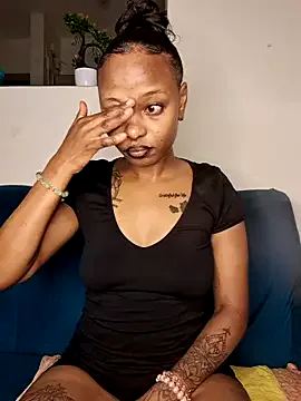 Karoll – webcam model profile photo Image 15