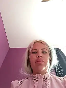  – webcam model profile photo Image 6