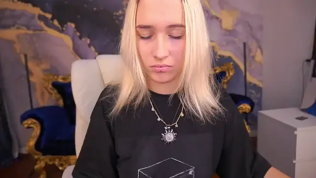 MiaYani – webcam model profile photo Image 13