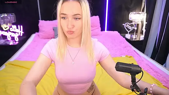 MiaYani – webcam model profile photo Image 15