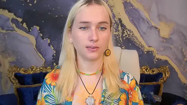 MiaYani – webcam model profile photo Image 2