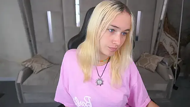 MiaYani – webcam model profile photo Image 4