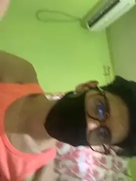 _Alicee_1 – webcam model profile photo Image 3