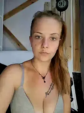 roouse – webcam model profile photo Image 3