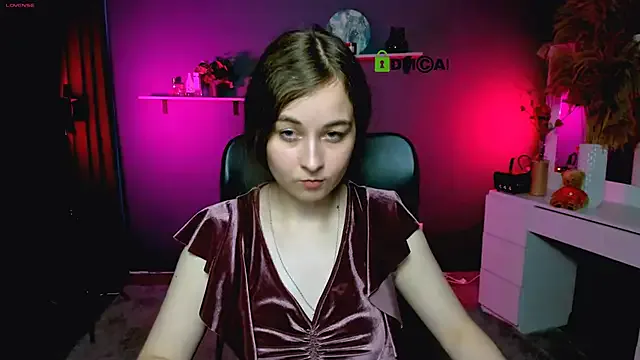 HopeHeaven – webcam model profile photo Image 11