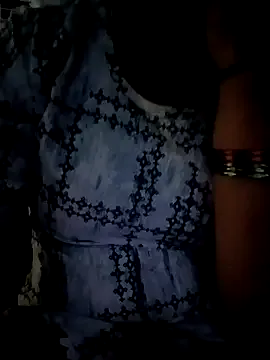 roouse – webcam model profile photo Image 15