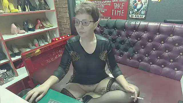 roouse – webcam model profile photo Image 6