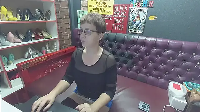 roouse – webcam model profile photo Image 8