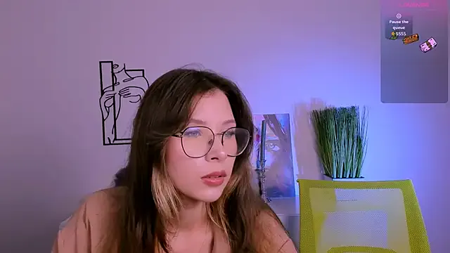  – webcam model profile photo Image 7