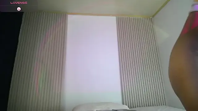 KittyMoretti – webcam model profile photo Image 13