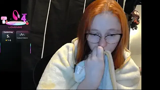LilyFoxxx – webcam model profile photo