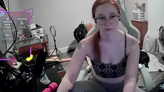 roouse – webcam model profile photo Image 14