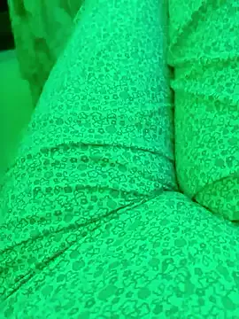 roouse – webcam model profile photo Image 2