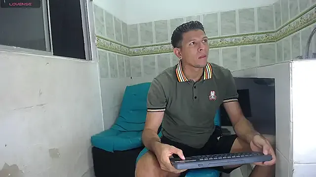  – webcam model profile photo Image 14