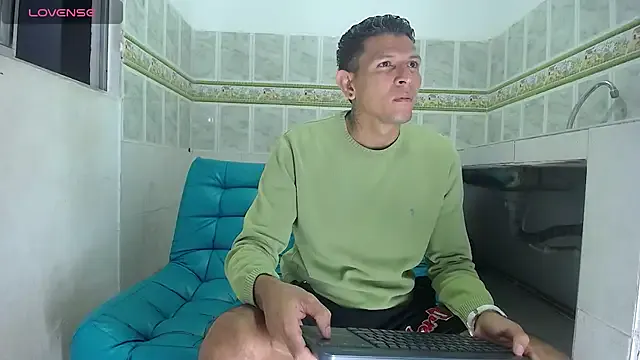  – webcam model profile photo Image 8