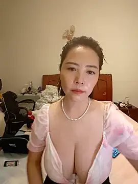 Mya – webcam model profile photo Image 17