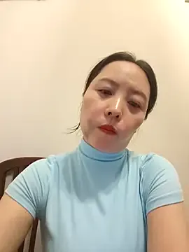 Mya – webcam model profile photo Image 3