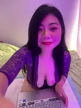 roouse – webcam model profile photo Image 2
