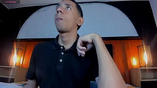 roouse – webcam model profile photo Image 9