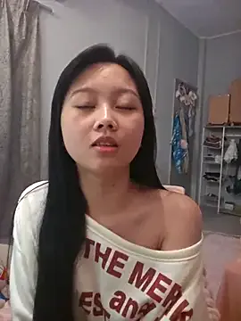 roouse – webcam model profile photo Image 10