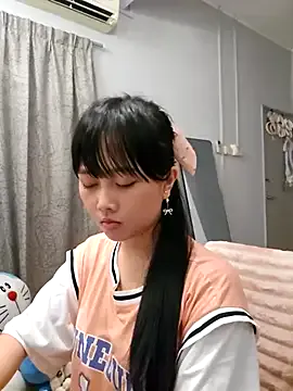 roouse – webcam model profile photo Image 3