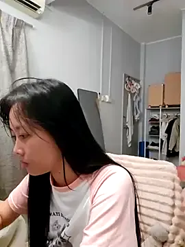 roouse – webcam model profile photo Image 5