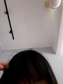 roouse – webcam model profile photo Image 9